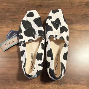 TOMS Women's Cow Print Canvas Slip-On Flats Size 7 Black White NWT